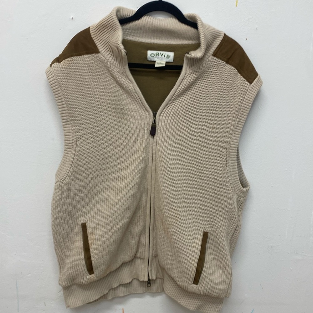 Versatile Edge: Sleeveless Vest Jacket